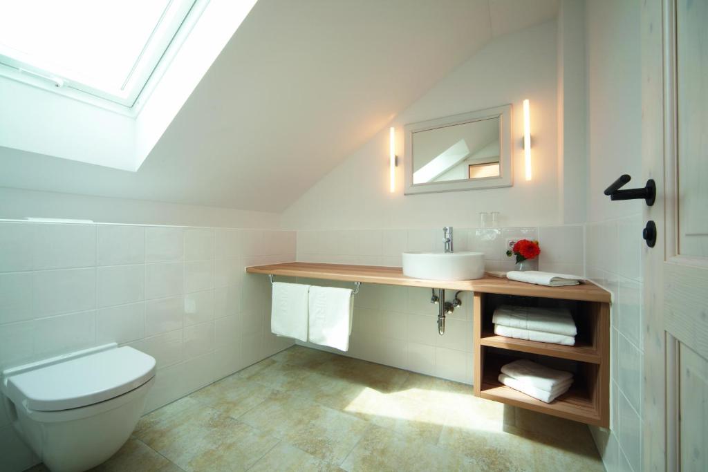 Gasthof Neuwirt Unterföhring - Best Hotels in Munich