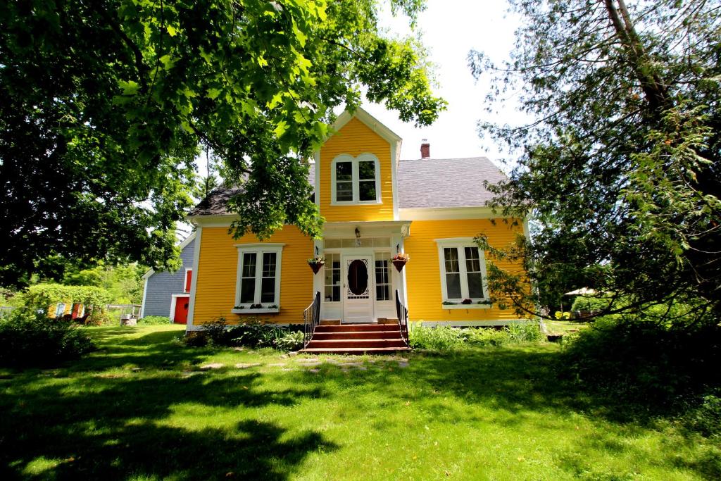 1854, The Maplegrove Inn - Best Hotels in New Brunswick