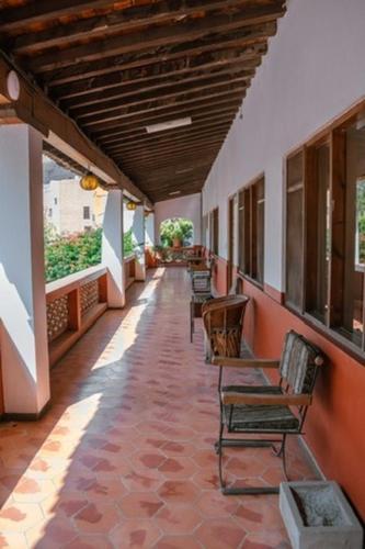 Hotel y Restaurant Embajadoras - Best Parking Hotels in Guanajuato