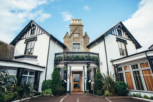 Palm Court Hotel - Best Pet-Friendly Hotels in Scottish Highlands