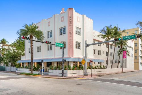 Beach Plaza - Best Parking Hotels in Miami Beach, FL