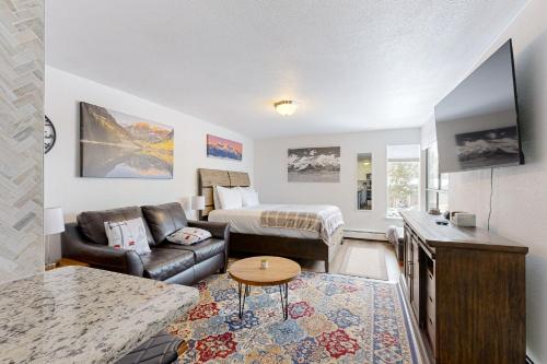 The Peak Pad - Best Parking Hotels in Vail, CO