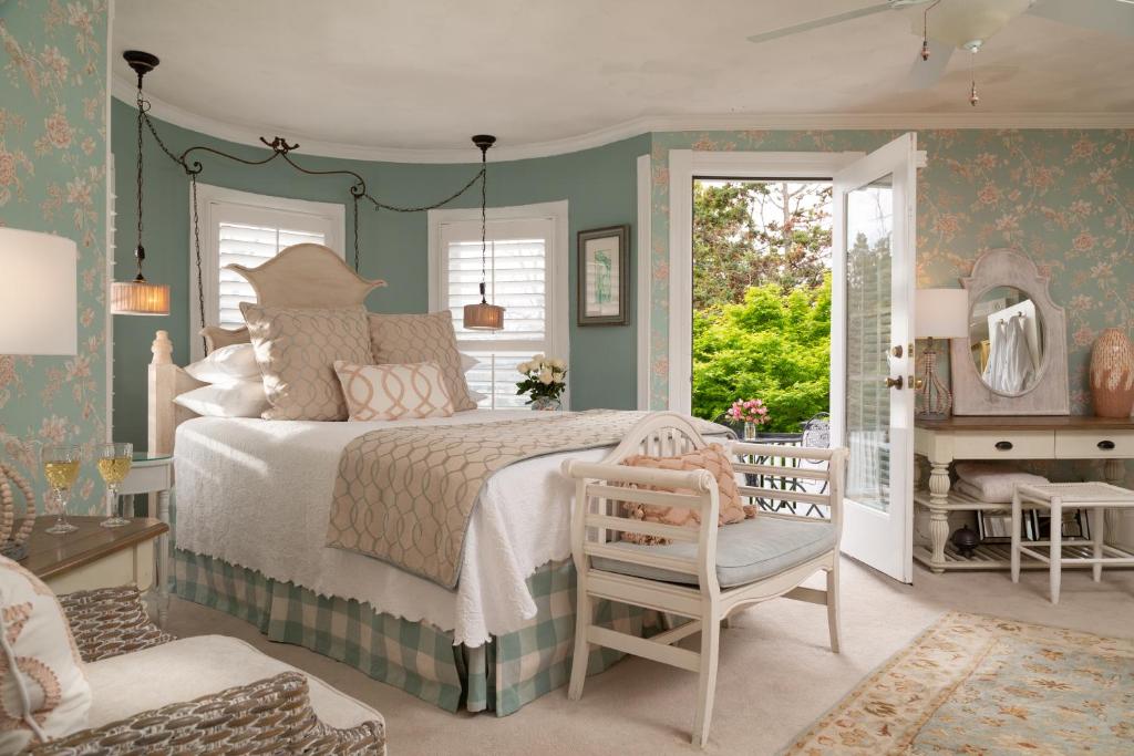 White Doe Inn Bed & Breakfast - Best Hotels in North Carolina