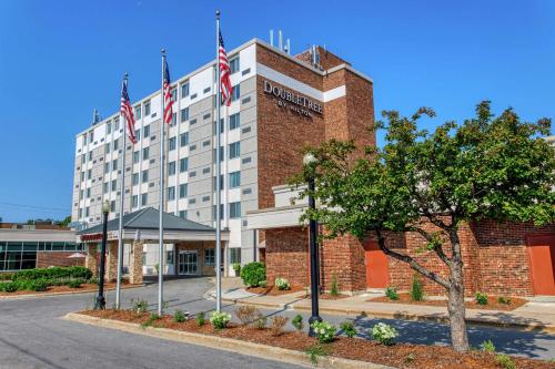 DoubleTree by Hilton Neenah - Best DoubleTree by Hilton Hotels in Wisconsin