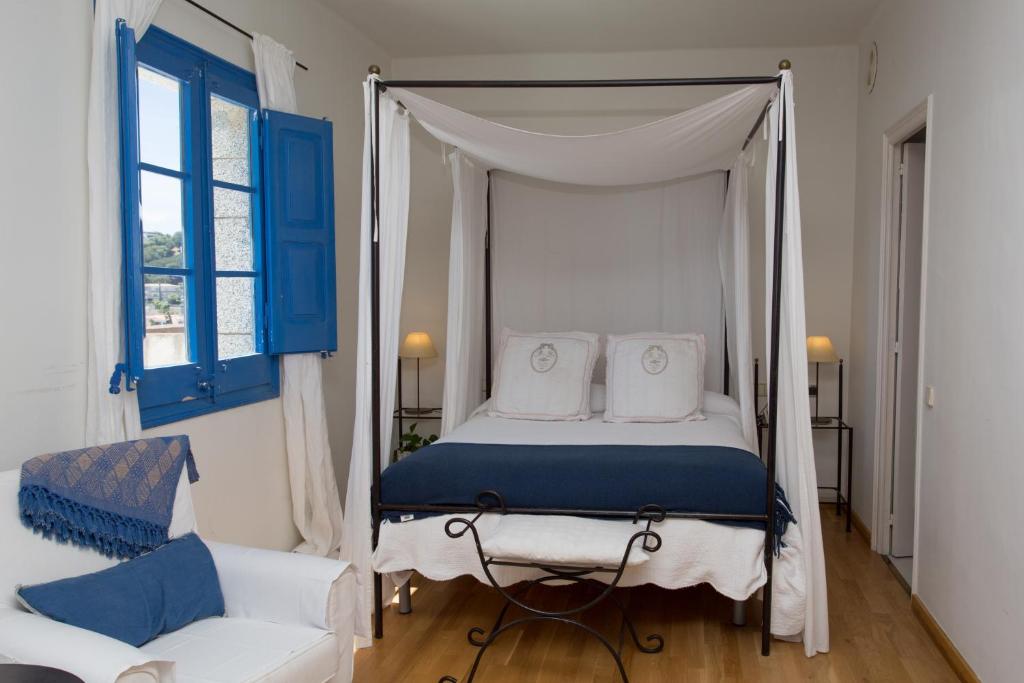 Hostal de la Plaça - Best Hotels in Catalonia