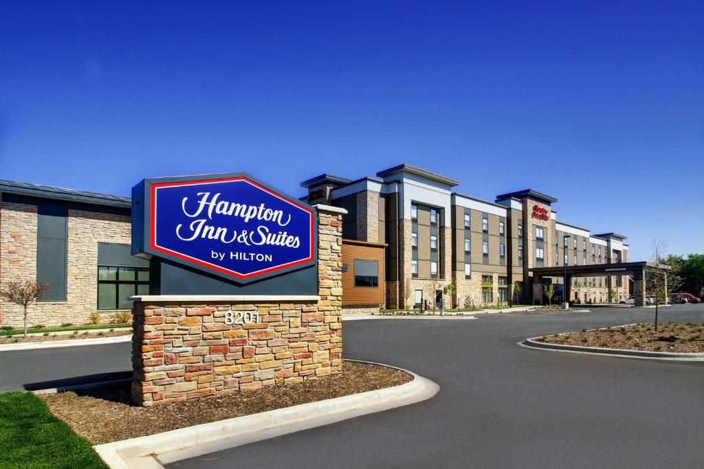 Hampton Inn & Suites Milwaukee West - Best Pet-Friendly Hotels in Milwaukee, WI