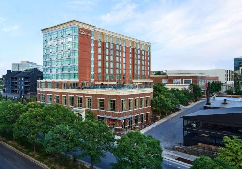 Hilton Garden Inn Nashville Downtown Convention Center - Best Pool Hotels in Nashville, TN