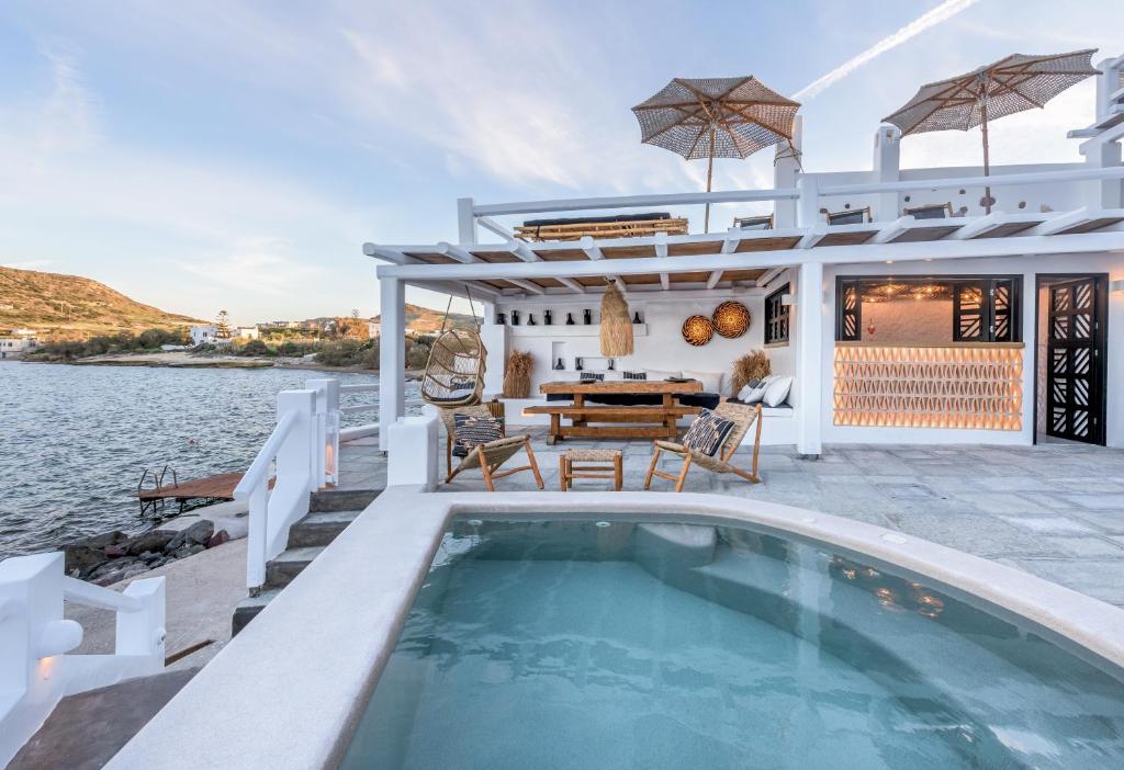 Captain Zeppos - Best Hotels in Milos