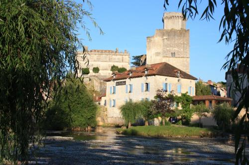 Hostellerie Les Griffons - Best Hotels in Bourdeilles