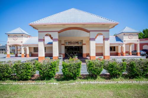 Rodeway Inn & Suites Greensboro Southeast