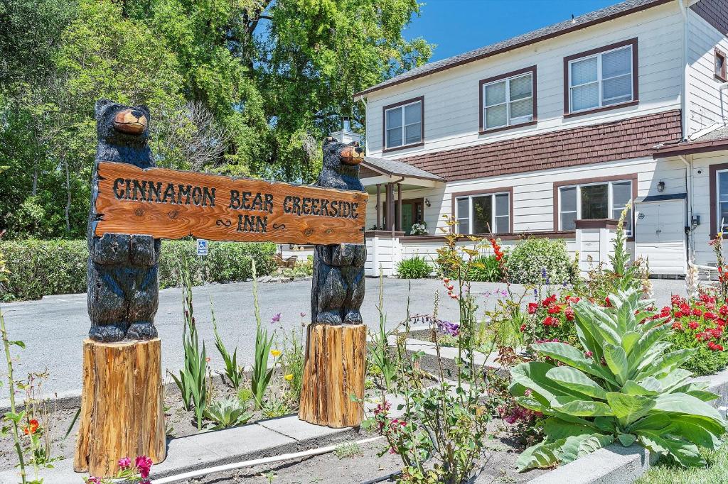 Cinnamon Bear Creekside Inn - Best Hotels Sonoma