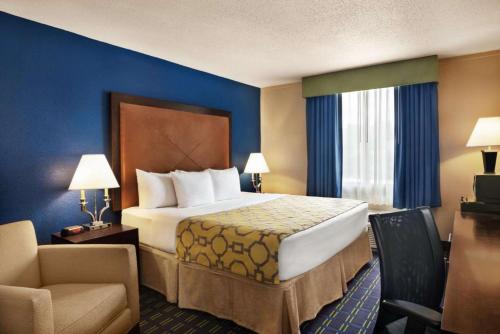 hotels with suites in Little Rock