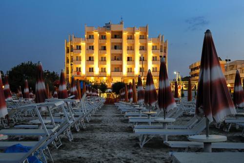 Hotel Life - Best Pool Hotels in Rimini
