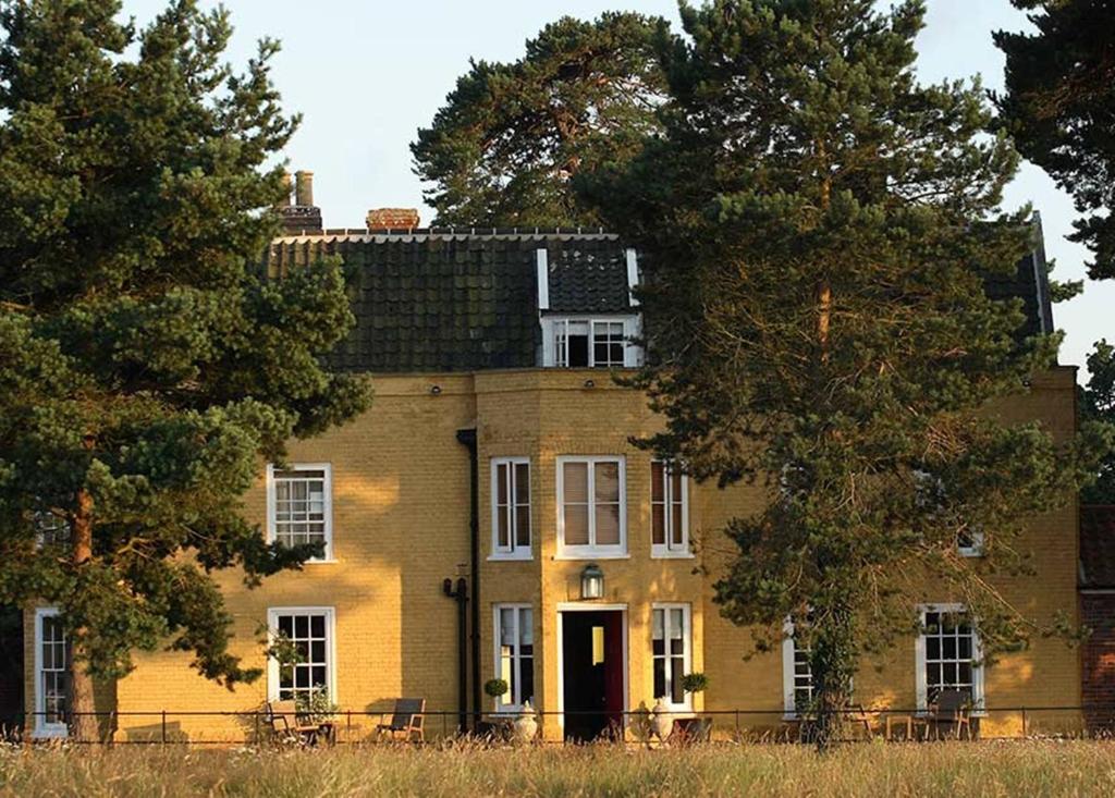 The Fritton Arms - Norfolk Hotels with Pools