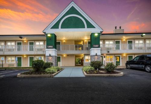 Siegel Select Cincinnati Sharonville - Best Pet-Friendly Hotels in Cincinnati, OH