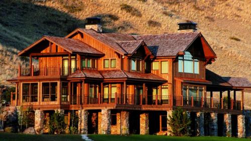 Romantic Suite Rental at Charming Ranch near Bozeman, Montana - Best Hotels in Three Forks