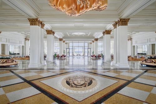 Palazzo Versace Dubai - Hotels with Pools in Dubai