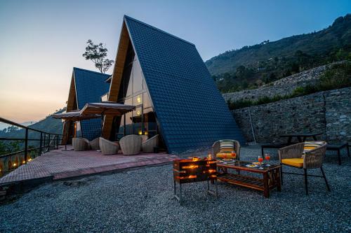 Echo By The Lakes Pet-friendly Retreat by the Lake With Game Zone & Garden - Best Hotels in Bhimtal