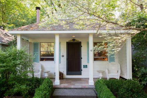 Cottage Grove Inn - Best Hotels in Calistoga