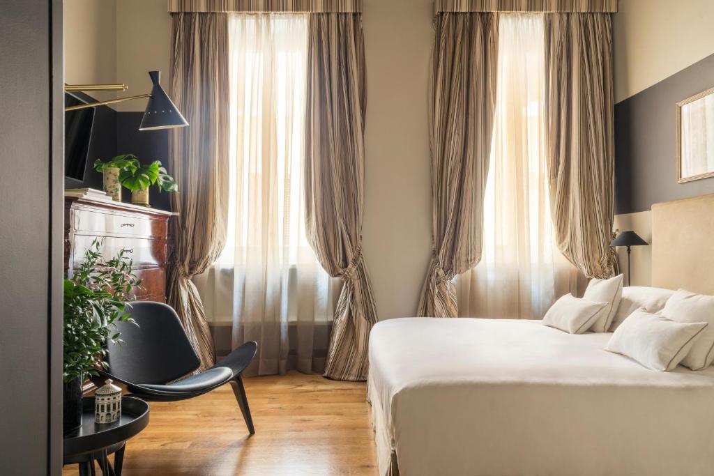 Crossing Condotti - Best Hotels in Central Rome