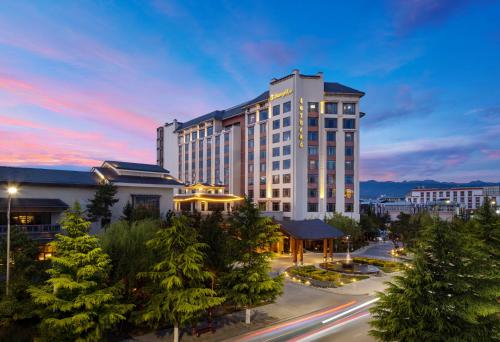 Shangri-La Resort Shangri-La - Best Hotels with Airport Shuttle Service in China