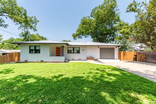 Zander Haus - Best Hotels in Texas