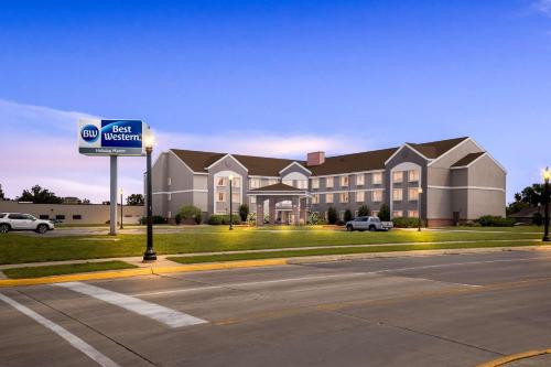 hotels with suites in Iowa