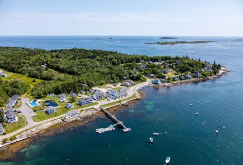 Bluebird Ocean Point Inn - Best Hotels in Boothbay Harbor
