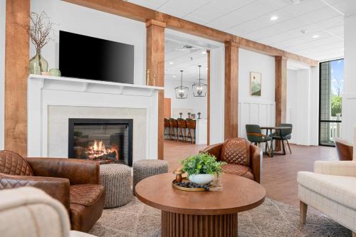 Branson Falls Lodge - Best Pet-Friendly Hotels in Branson, MO