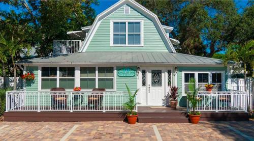 SeaGlass Inn Bed and Breakfast - Best Hotels Melbourne Beach