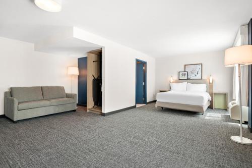 Inn at Philadelphia Airport - Best Hotels with Airport Shuttle Service in Philadelphia, PA