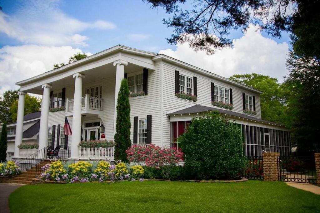 Bama Bed and Breakfast - Best Hotels in Alabama
