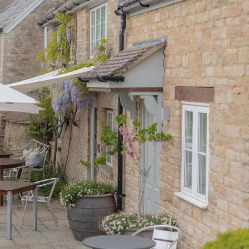 The Bell at Hampton Poyle - Best Hotels in Oxfordshire