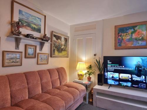 Canterbury - Sleeps 7 - Pet-Friendly with Garden - Best Hotels in Kent