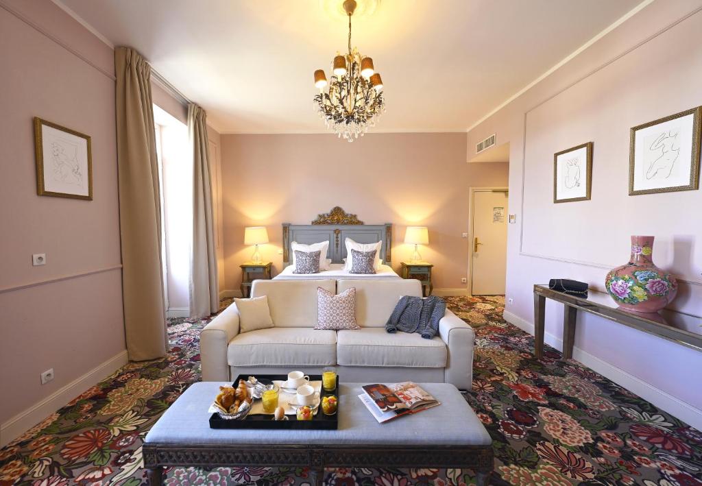 Grand Hôtel Henri - Teritoria - Best Hotels in Provence