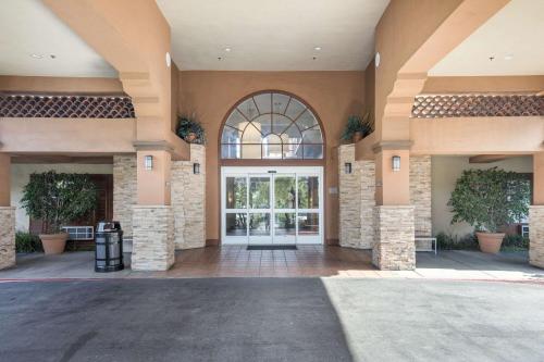 MainStay Suites Orange County John Wayne Airport - Best Parking Hotels in Anaheim-Disneyland, CA
