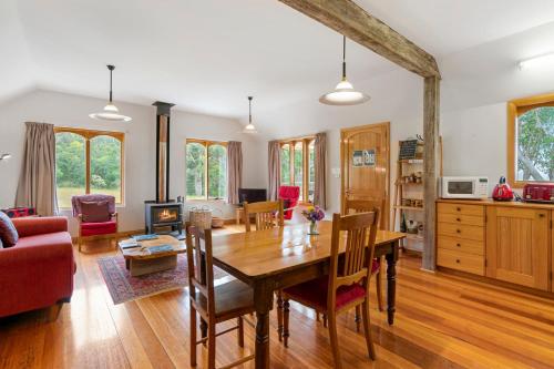 Wine Loft - Cosy Country Retreat with Ocean Views - Best Hotels in Tasmania