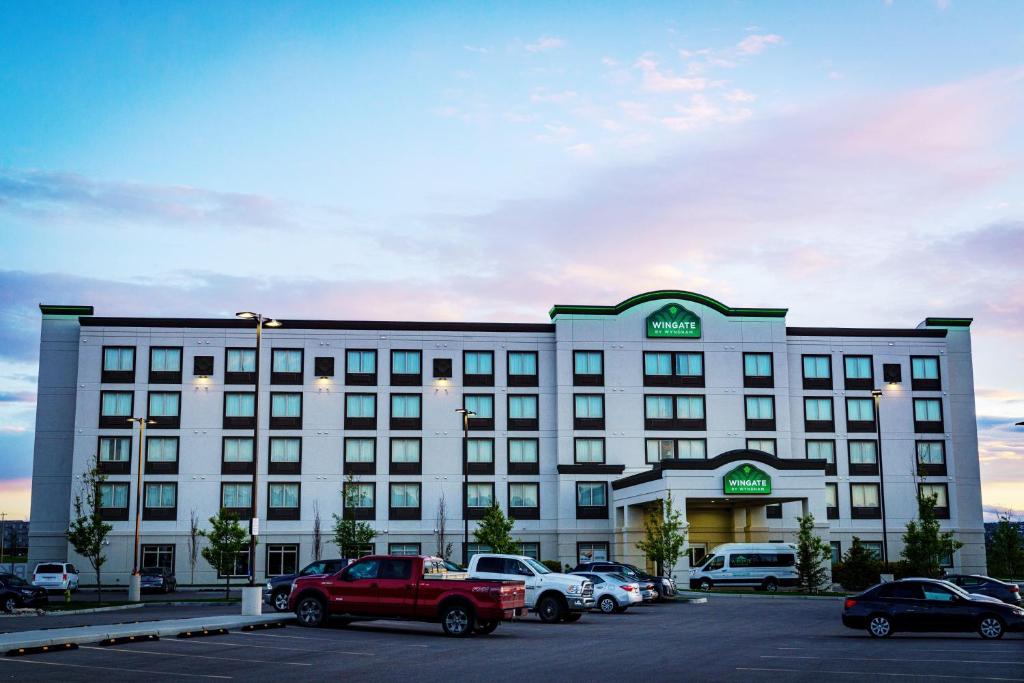 Wingate by Wyndham Calgary Airport - Best Hotels with Airport Shuttle Service in Calgary