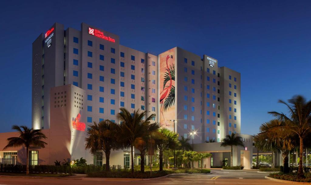 Homewood Suites by Hilton Miami Dolphin Mall - Best Hotels with Free Breakfast in Miami, FL