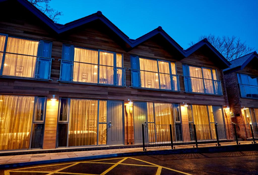 The Boathouse Inn & Riverside Rooms - Best Hotels in Chester