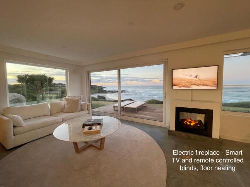 Saltwater - Absolute Oceanfront, Hot Tubs, Sauna, Fire Pits