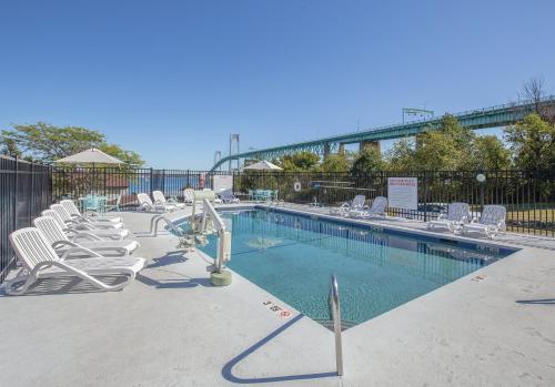 hotels with suites in Portsmouth