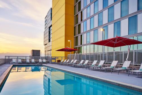 SpringHill Suites by Marriott San Diego Downtown/Bayfront - Best Hotels with Free Breakfast in San Diego, CA