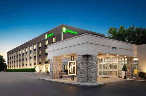 Holiday Inn Cleveland-Mayfield by IHG - Best Hotels in Cleveland, OH
