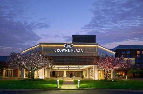 Crowne Plaza Providence-Warwick (Airport) by IHG - Best Hotels in Providence, RI