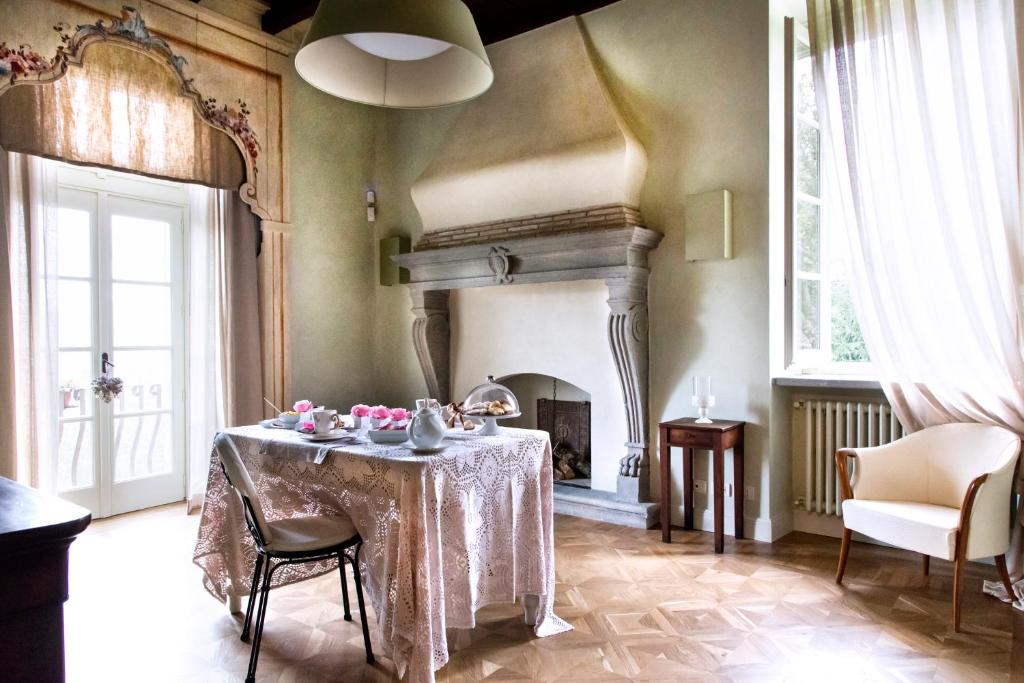 B&B Dimora Delle Donnole Bergamo Alta - Best Hotels in Lombardy
