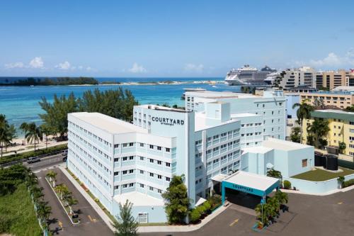 Courtyard by Marriott Nassau Downtown/Junkanoo Beach - Best Pool Hotels in Bahamas