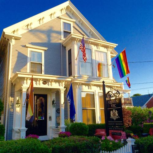 Queen Vic Guest House - Best Beach Hotels Cape Cod