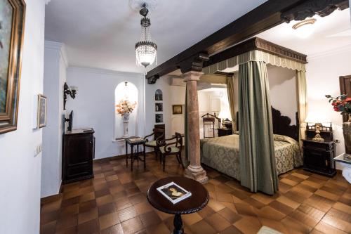 Hotel Soho Boutique Palacio San Gabriel - Best Hotels in Andalucía