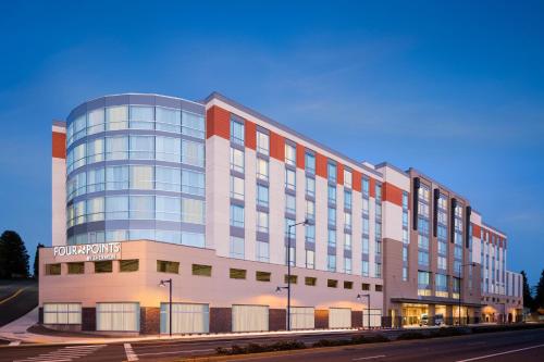 Four Points by Sheraton Seattle Airport South - Best Pool Hotels in Seattle, WA